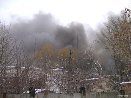 У Кременчуку горить вагонобудівний завод. Відео