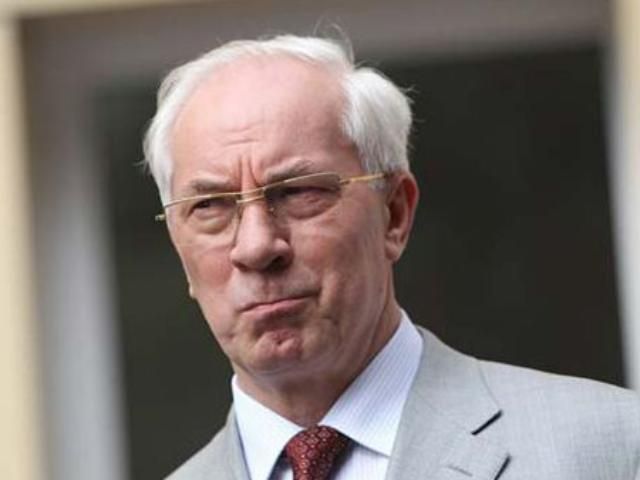 Азаров вимагає від міністрів купувати тільки українське Азаров вимагає від міністрів купувати тільки українське