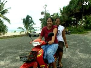 Тувалу - всього за 10 доларів ви зможете цілий день кататися на мотобайку
