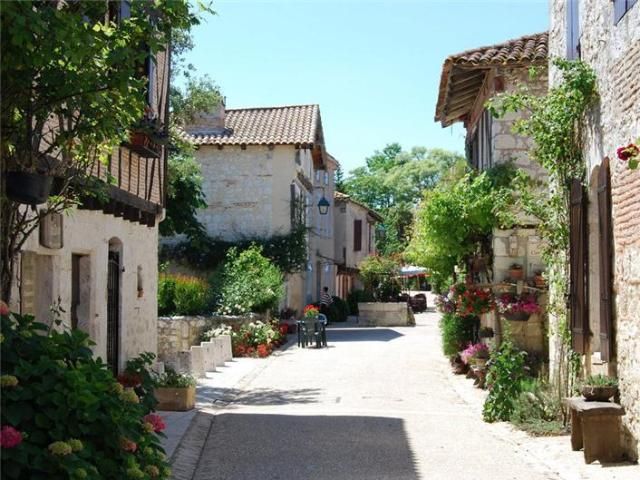 Во Франции продают село за 330 тысяч евро