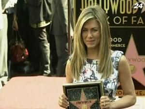 Дженніфер Еністон отримала зірку на Голлівудській Алеї Слави 