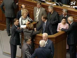 Бютівці заблокували парламентську трибуну