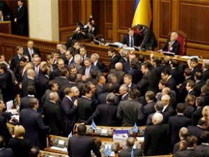 Опозиція хоче блокувати парламент весь день Опозиція хоче блокувати парламент весь день