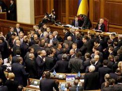 Опозиція хоче блокувати парламент весь день