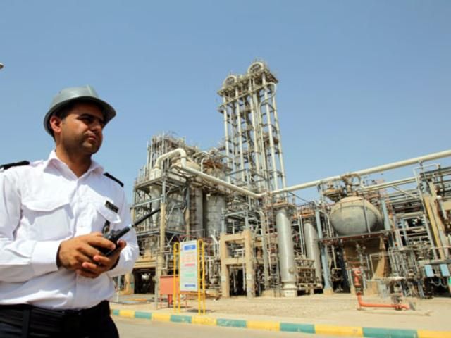 США вмовляють Індію відмовитися від іранської нафти