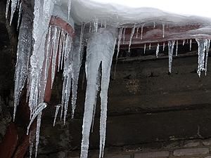 В Киеве сосулька убила женщину В Киеве сосулька убила женщину