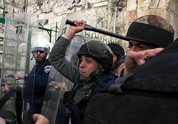 В Иерусалиме начались религиозные беспорядки В Иерусалиме начались религиозные беспорядки