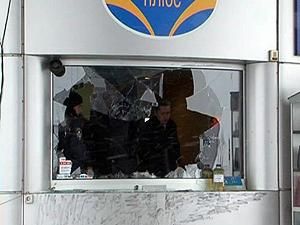 Зловмисники вбили дівчину на заправці і викрали телефон Nokia Зловмисники вбили дівчину на заправці і викрали телефон Nokia