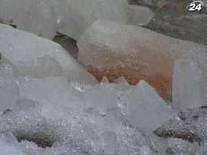 У Києві бурулька вбила 65-річну жінку У Києві бурулька вбила 65-річну жінку