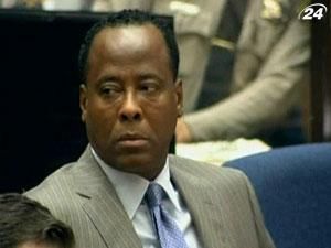 Суд отказался освободить под залог врача Джексона Суд отказался освободить под залог врача Джексона