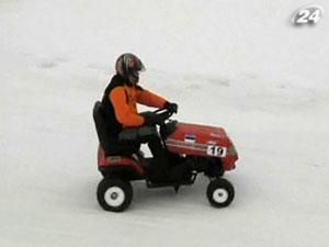 В Финляндии состоялись гонки на газонокосилках по снегу В Финляндии состоялись гонки на газонокосилках по снегу