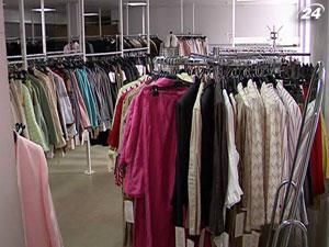 На Луганщині 23 швеї отруїлися невідомою речовиною на виробництві На Луганщині 23 швеї отруїлися невідомою речовиною на виробництві