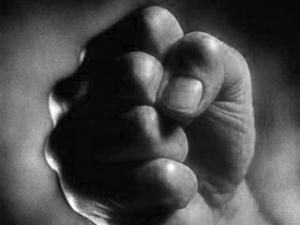 Избиение в российской школе: Учительница - в больнице, 11-классник - в полиции Избиение в российской школе: Учительница - в больнице, 11-классник - в полиции