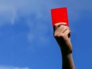 Молодь у Києві показала Януковичу "червоні картки" Молодь у Києві показала Януковичу "червоні картки"