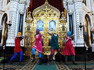 Панк-феминисток хотят отдать под суд прихожан за концерт в Храме Христа Спасителя Панк-феминисток хотят отдать под суд прихожан за концерт в Храме Христа Спасителя