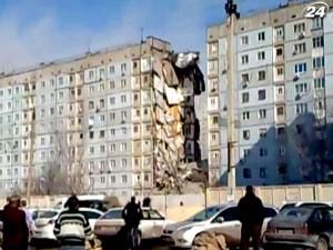 Росія: через вибух газу обвалився під’їзд житлового будинку в Астрахані