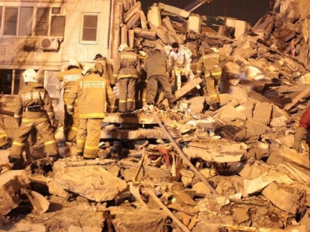 Путин заехал в Астрахань посмотреть на дом Путин заехал в Астрахань посмотреть на дом