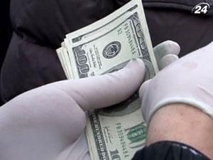 На Луганщине на "взятке" погорели пять таможенников На Луганщине на "взятке" погорели пять таможенников