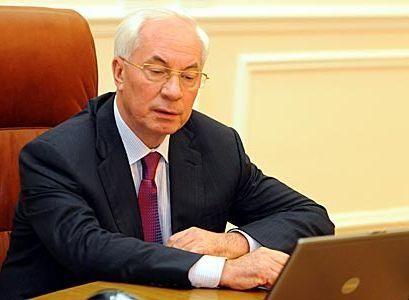 Азаров пообіцяв зрівняти доходи українців