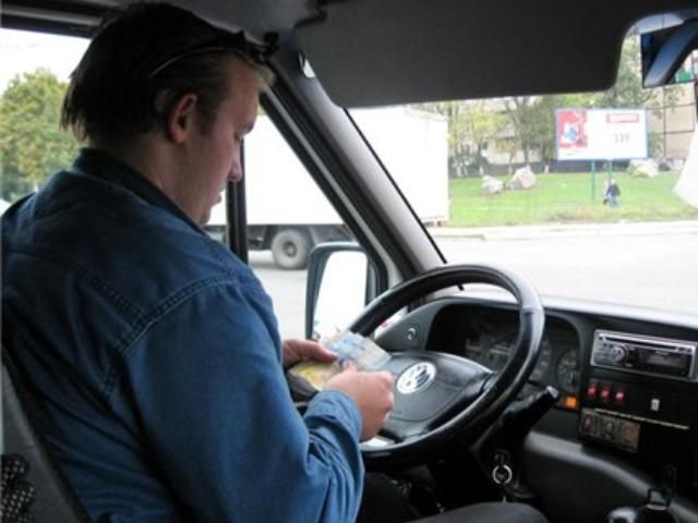 "Регіонали" придумали нові штрафи для маршрутчиків "Регіонали" придумали нові штрафи для маршрутчиків