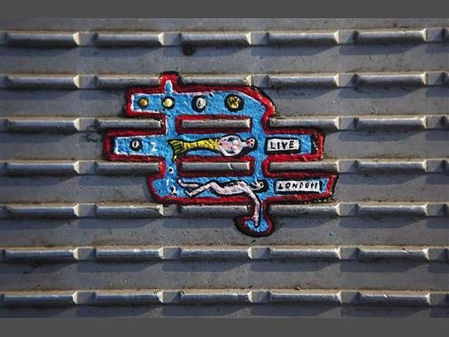 Лондонский художник разрисовывает жвачки Лондонский художник разрисовывает жвачки