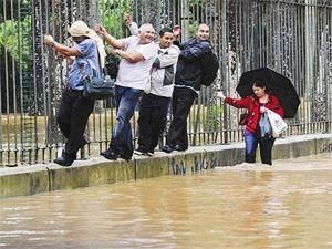 Проливні дощі в Австралії призвели до повеней Проливні дощі в Австралії призвели до повеней