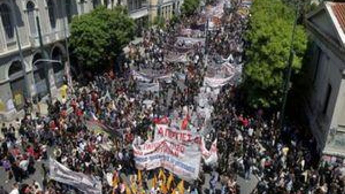 В Афинах бастуют машинисты метро и водители трамваев В Афинах бастуют машинисты метро и водители трамваев