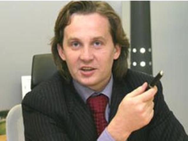 Банкир: Украинцы скупают валюту, потому что не доверяют власти Банкир: Украинцы скупают валюту, потому что не доверяют власти