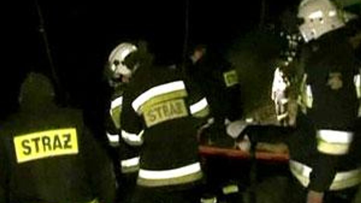 Польша: спасатели завершают операцию на месте аварии, из вагонов достали все тела