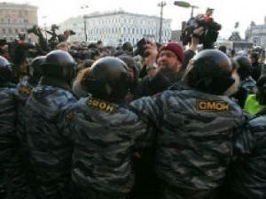 Интерфакс: На митинге оппозиции в Петербурге задержали 370 человек