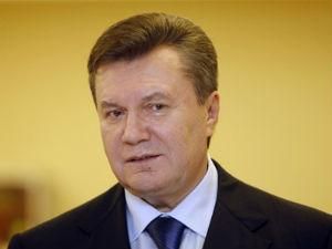 Янукович поручил правительству повысить пенсии