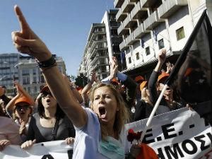 У Греції опозиціонери зірвали військовий парад