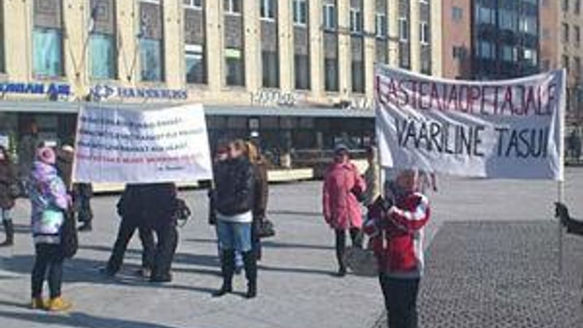 В Естонії масово протестують учителі В Естонії масово протестують учителі