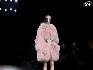 Сара Бертон представила новую коллекцию от Alexander McQueen Сара Бертон представила новую коллекцию от Alexander McQueen