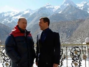 Медведєв привітав Путіна з перемогою