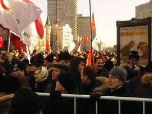 На мітинг у Москві зійшлись вже вісім тисяч людей