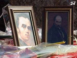 Тараса Шевченка вшанували без двійників, але з віршами Тараса Шевченка вшанували без двійників, але з віршами
