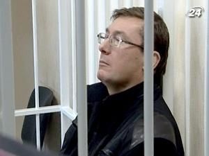 "Народная самооборона" собрала 700 тысяч подписей за освобождение Луценко