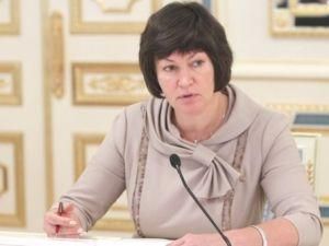 Акимова объяснила откуда будут брать деньги на обещания Януковича