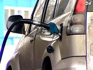 Почти половина бензина,  продаваемого на украинских АЗС, не соответствует требованиям качества