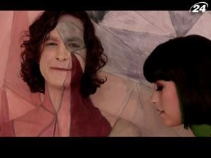 Сингл "Somebody That I Used To Know" 4 недели лидирует в чарте