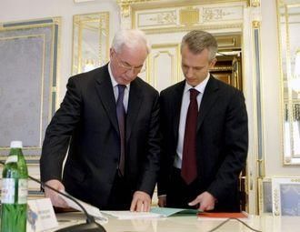 Азаров доручив Хорошковському стабілізувати ціну на пальне Азаров доручив Хорошковському стабілізувати ціну на пальне