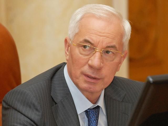 Азаров прогнозує "середній" урожай зерна у 2012 році Азаров прогнозує "середній" урожай зерна у 2012 році