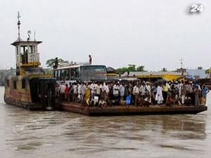 В Бангладеш затонул паром, на борту которого было около 200 человек