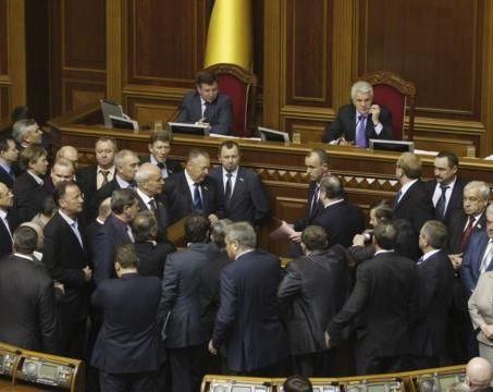 Опозиція не дала Раді розглянути реформування нафтогазового комплексу Опозиція не дала Раді розглянути реформування нафтогазового комплексу