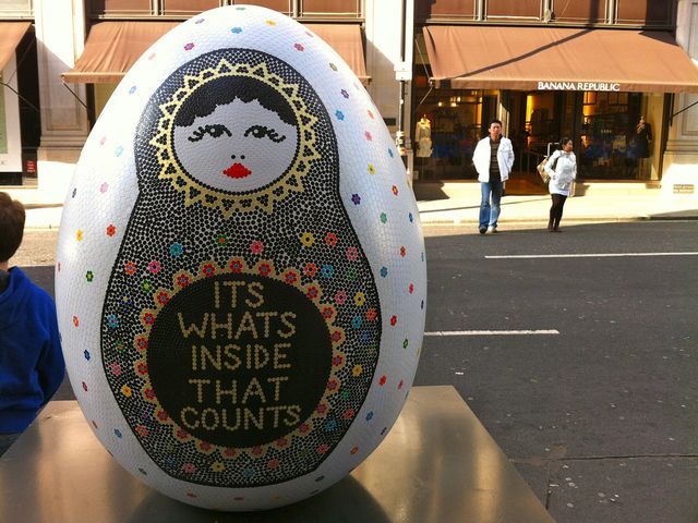 У Лондоні розпочалося велике "полювання на пасхальні яйця" У Лондоні розпочалося велике "полювання на пасхальні яйця"