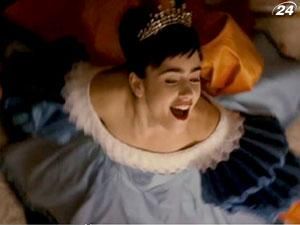 "Белоснежка" - в ролях Джулия Роберст, Лили Коллинз и Арми Хаммер "Белоснежка" - в ролях Джулия Роберст, Лили Коллинз и Арми Хаммер