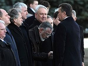 Табачник поклонился Януковичу до пояса