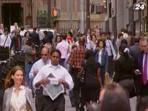 Граждане в США откладывают не менее $ 25 тыс. Граждане в США откладывают не менее $ 25 тыс.