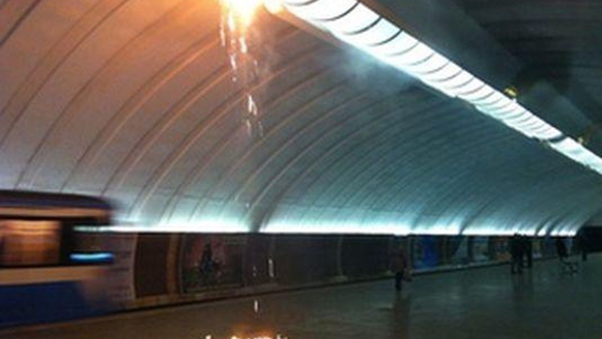 У Києві димить станція метро. Фото